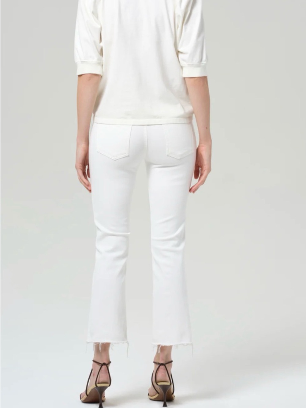 Citizens of Humanity Isola Mid Rise Cropped Boot
In Soft White - Picture 3 of 8